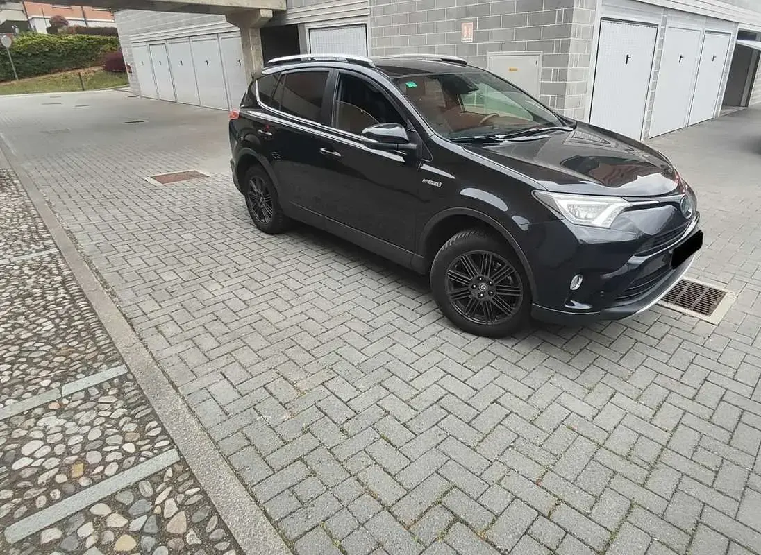 Begagnad Toyota RAV4 Hybrid Style 155 HK (114 kW) 2017 SUV