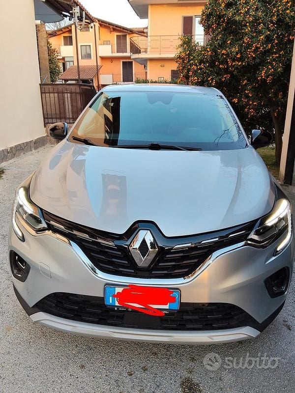 Usata Renault Captur 100 CV (73 kW) 2023 Grigio SUV