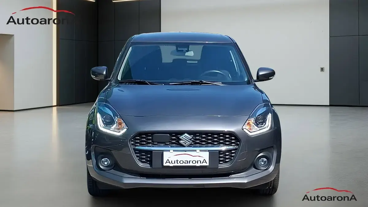 Usata Suzuki Swift 83 CV (61 kW) 2023 9f grigio astro metallizzato Utilitaria