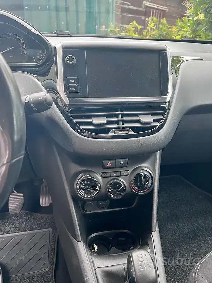 Usata Peugeot 208 68 CV (50 kW) 2019 Utilitaria
