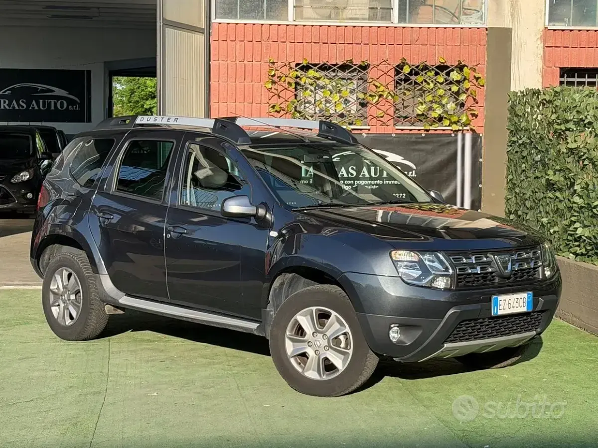 Usata Dacia Duster Lauréate 105 CV (77 kW) 2015 Grigio SUV