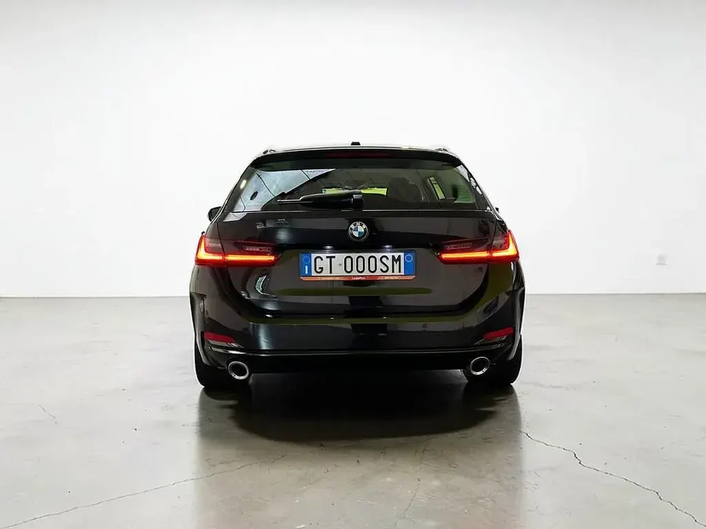 Usata BMW 320e 190 CV (139 kW) 2024 Nero Station wagon