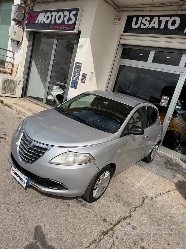 Usata Lancia Ypsilon 74 CV (54 kW) 2012 Bianco Utilitaria