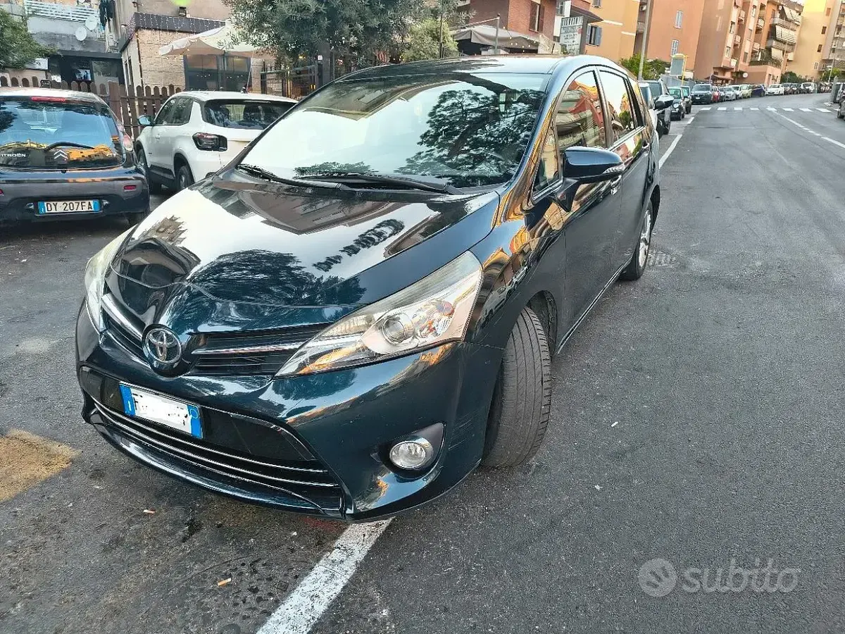 Usata Toyota Verso 111 CV (81 kW) 2016 Nero Monovolume