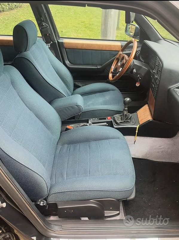 Usata Lancia Thema 118 CV (86 kW) 1994 Nero Berlina