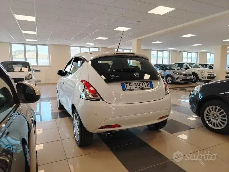 Usata Lancia Ypsilon Gold 95 CV (69 kW) 2016 Bianco Utilitaria