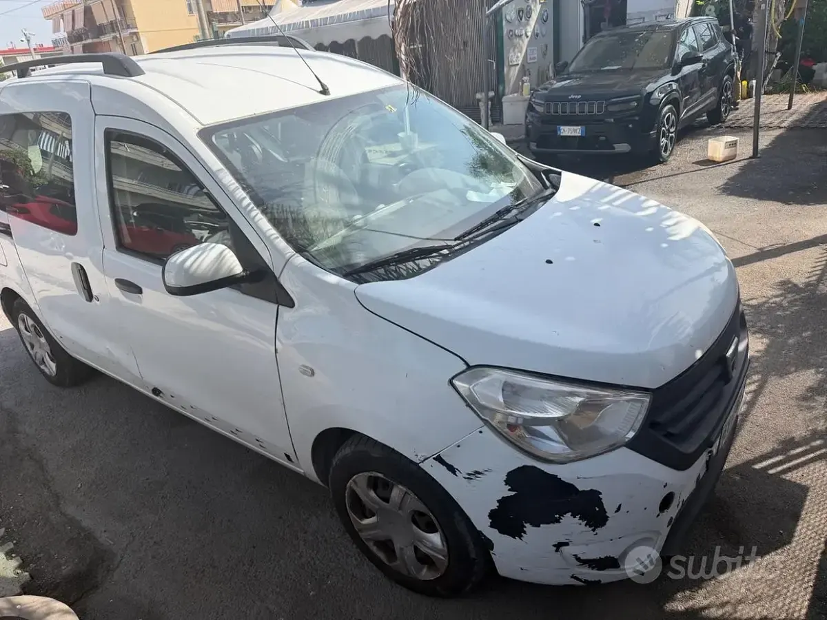 Usata Dacia Dokker Ambiance 75 CV (55 kW) 2014 Bluazzurro Monovolume