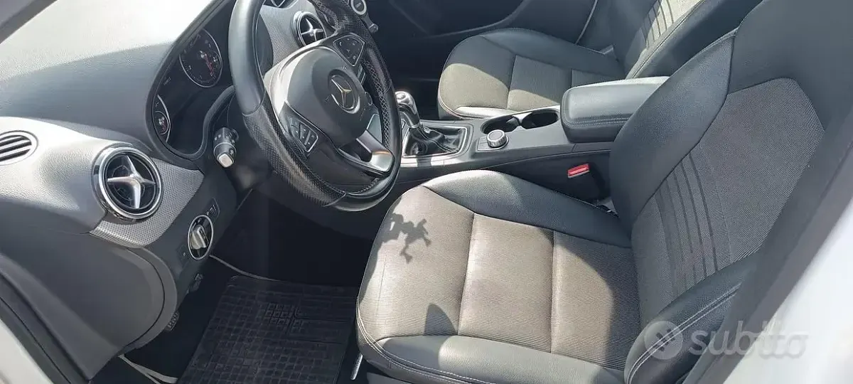 Usata Mercedes B180 109 CV (80 kW) 2015 Bianco Utilitaria