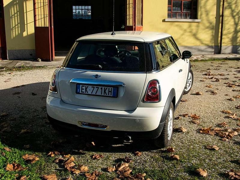 Usata Mini ONE 98 CV (72 kW) 2011 Beige Utilitaria