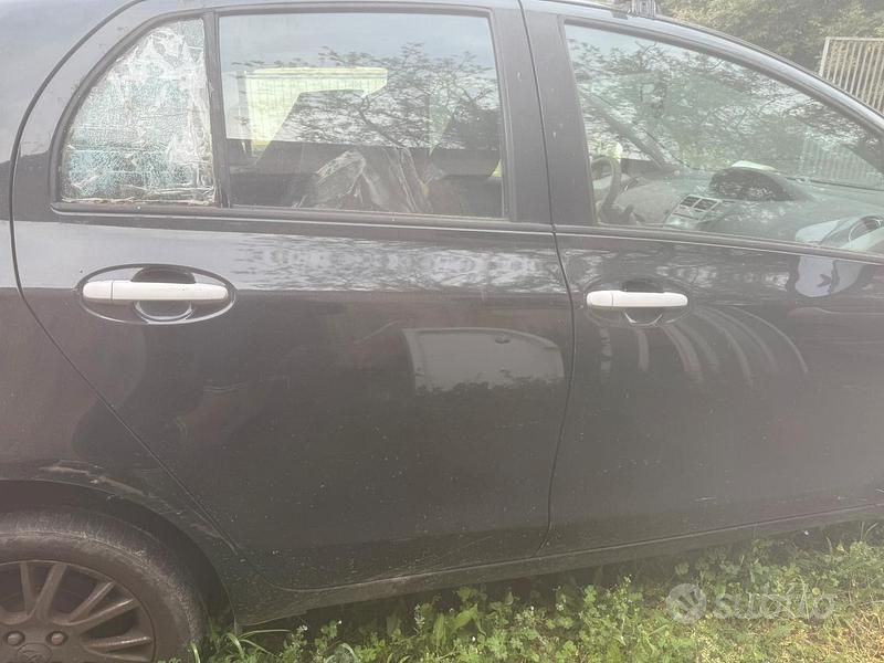 Usata Toyota Yaris 2011 Nero Utilitaria