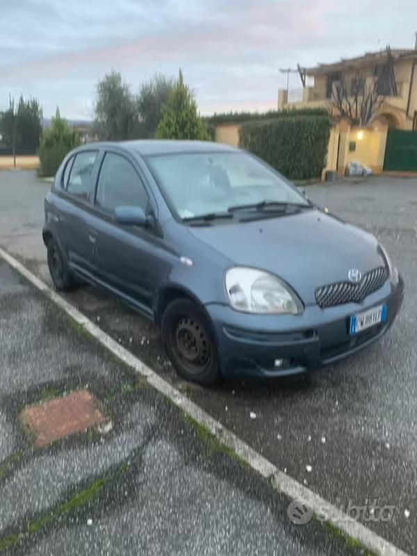 Usata Toyota Yaris 2005 Grigio Berlina