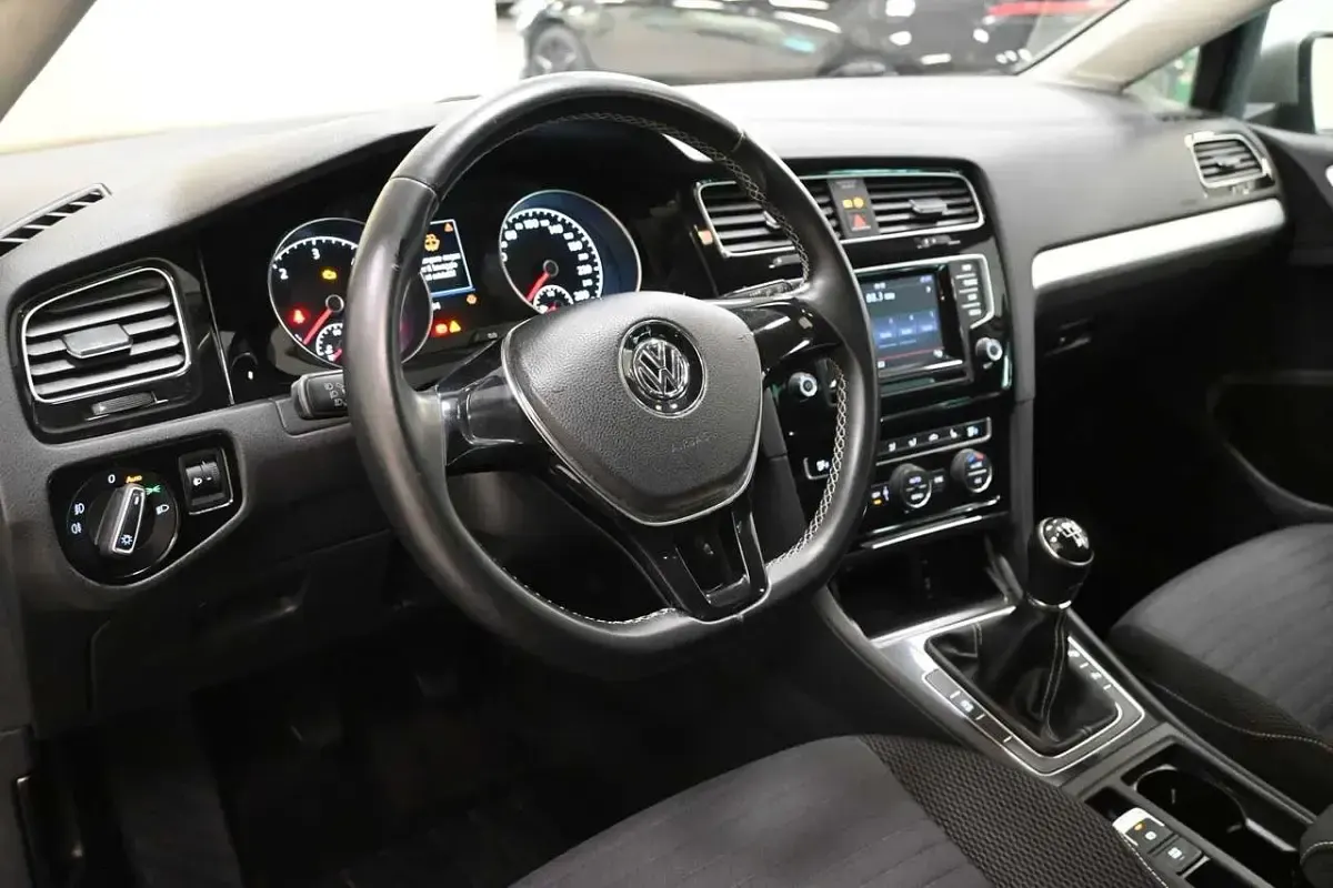 Usata VW Golf VII Comfortline 110 CV (80 kW) 2015 Argento Berlina