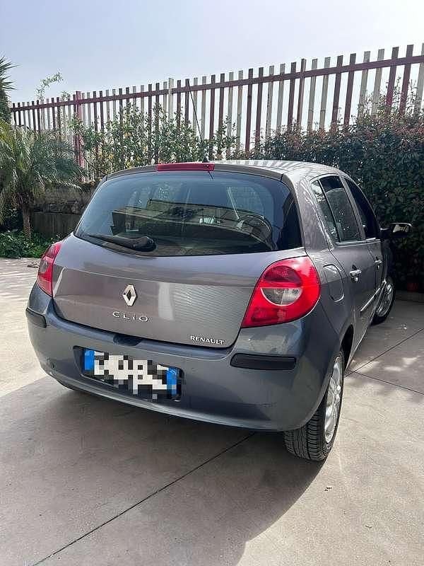 Usata Renault Clio II Dynamique 86 CV (63 kW) 2006 Berlina