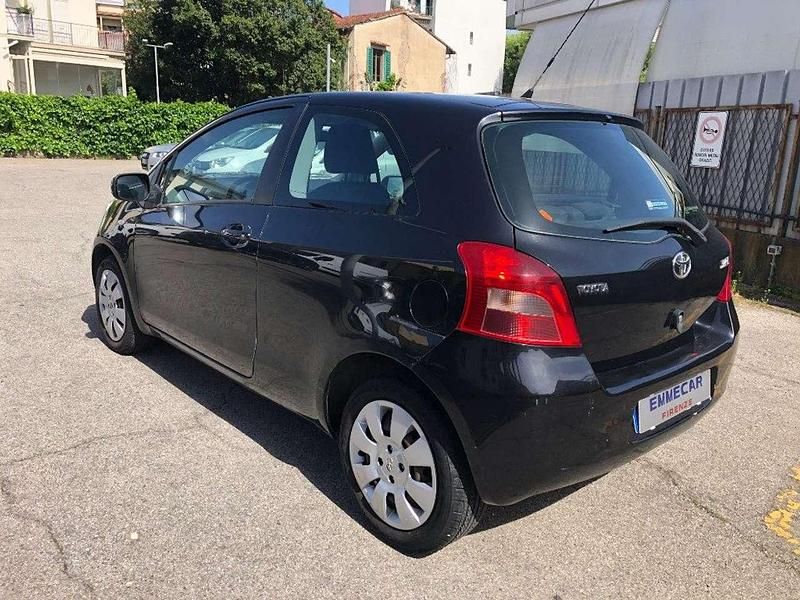 Usata Toyota Yaris 69 CV (50 kW) 2007 Nero Utilitaria