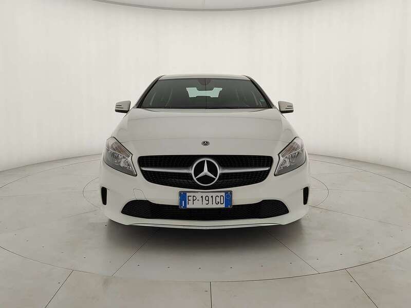 Gebraucht Mercedes A160 102 PS (75 kW) 2018 Weiß Limousine