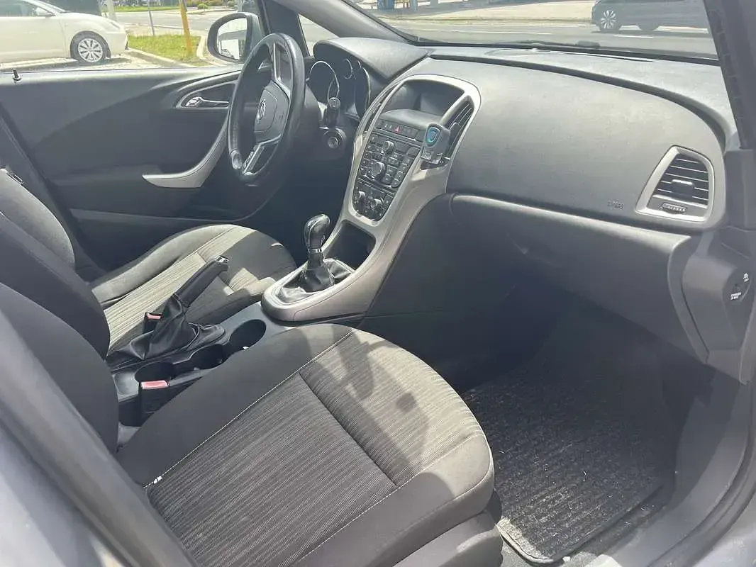 Usata Opel Astra Cosmo 140 CV (102 kW) 2012 Grigio Station wagon