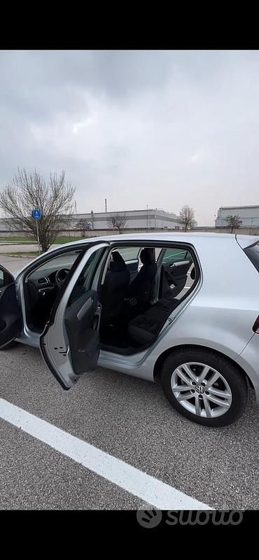 Usata VW Golf VI 105 CV (77 kW) 2010 Grigio Utilitaria