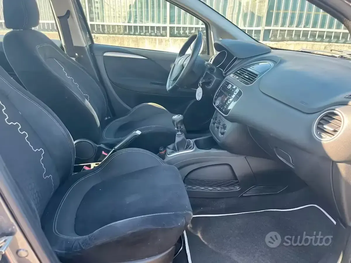 Usata Fiat Punto Lounge 69 CV (50 kW) 2014 Grigio Utilitaria