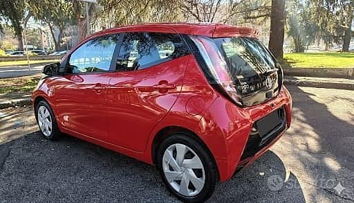 Usata Toyota Aygo X-play 69 CV (50 kW) 2017 Rosso Utilitaria