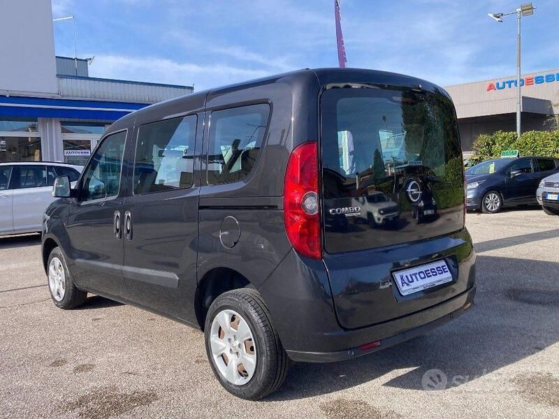 Usata Opel Combo 95 CV (69 kW) 2016 Nero Monovolume