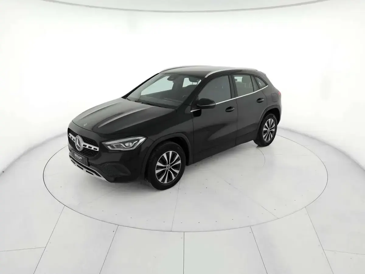 Usata Mercedes GLA200 Business 150 CV (110 kW) 2020 Nero SUV