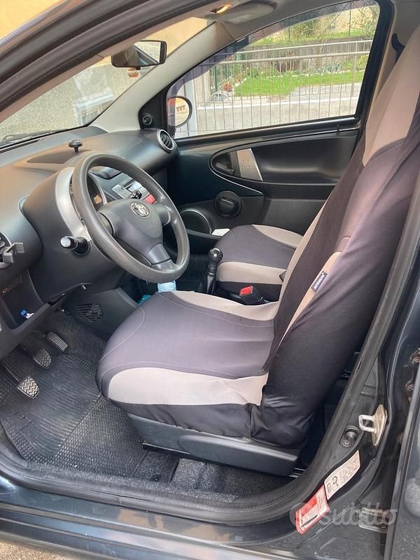 Brugt Toyota Aygo 68 HK (50 kW) 2013 Grå Hatchback