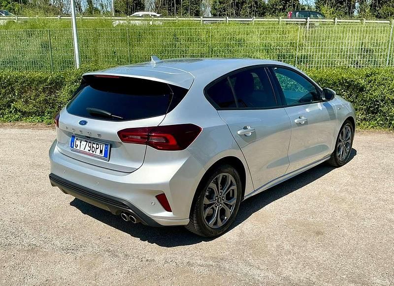 Usata Ford Focus ST-Line 116 CV (85 kW) 2025 Moondust silver met. Berlina