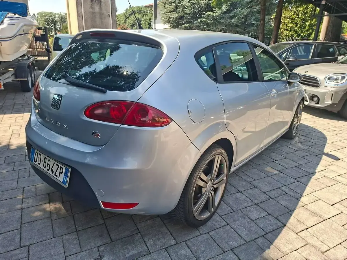 Usata Seat Leon FR 200 CV (147 kW) 2006 Argento Utilitaria