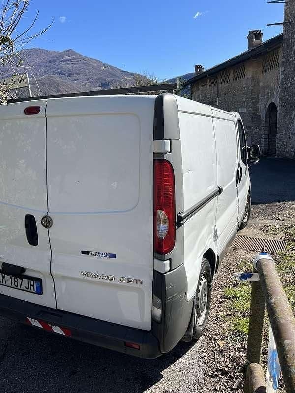 Usata Opel Vivaro 125 CV (91 kW) 2012 Monovolume