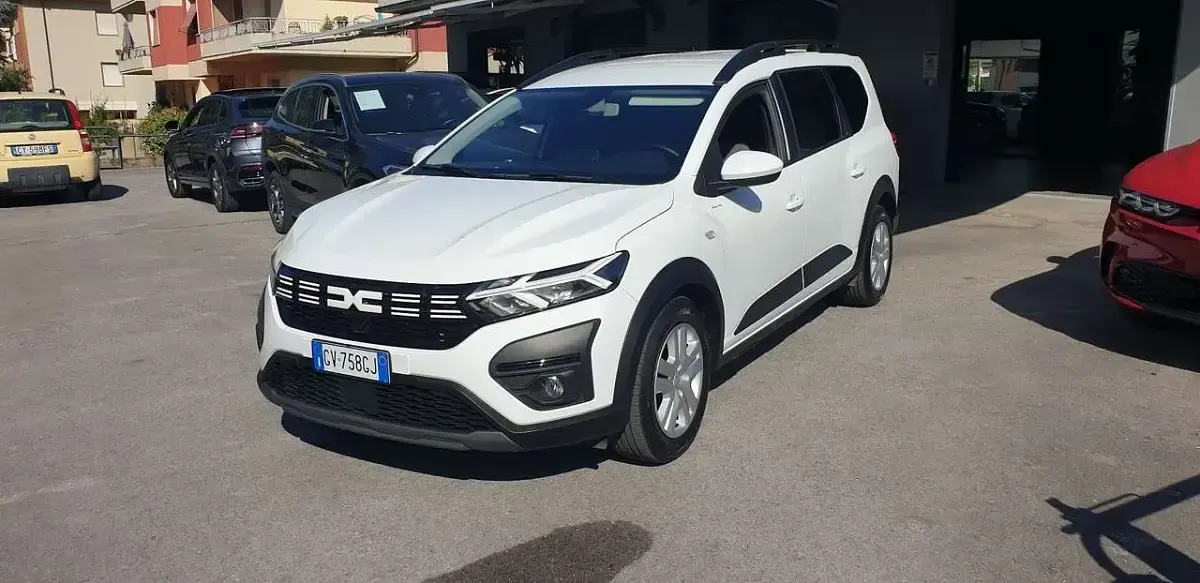 Usata Dacia Jogger Expression 101 CV (74 kW) 2024 Bianco Monovolume