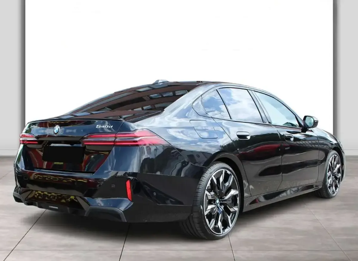 Usata BMW 540 M Sport 303 CV (222 kW) 2025 Nero metallizzato Berlina