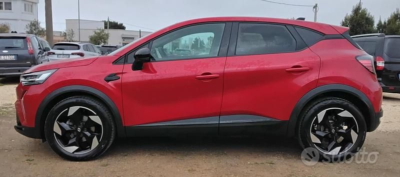 Usata Renault Captur Evolution 101 CV (74 kW) 2024 Rosso SUV