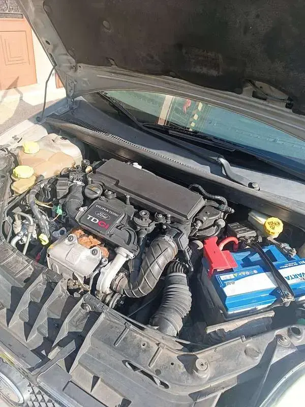 Usata Ford Fiesta Ghia 68 CV (50 kW) 2005 Argento Utilitaria