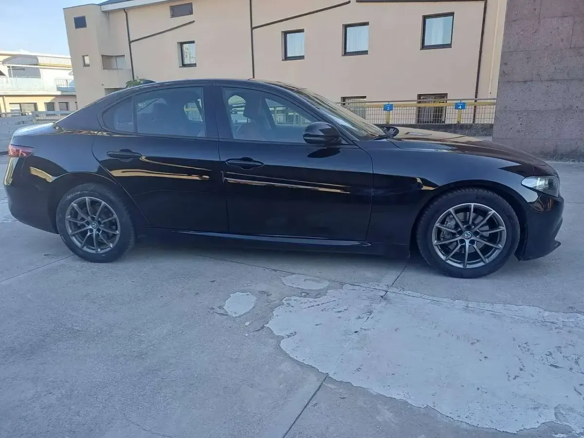 Usata Alfa Romeo Giulia Business 179 CV (131 kW) 2018 Nero Berlina