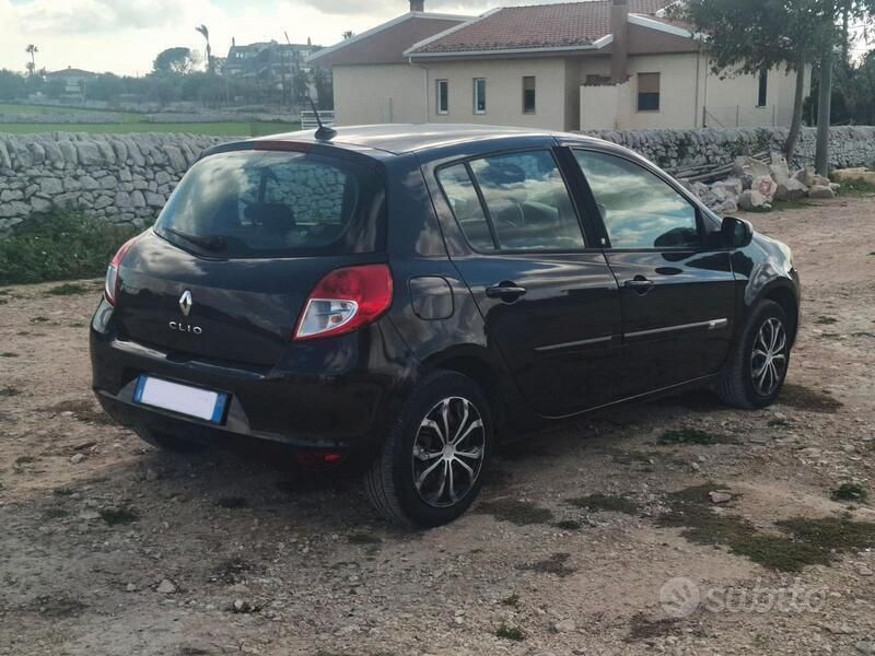 Usata Renault Clio II 75 CV (55 kW) 2011 Nero Utilitaria