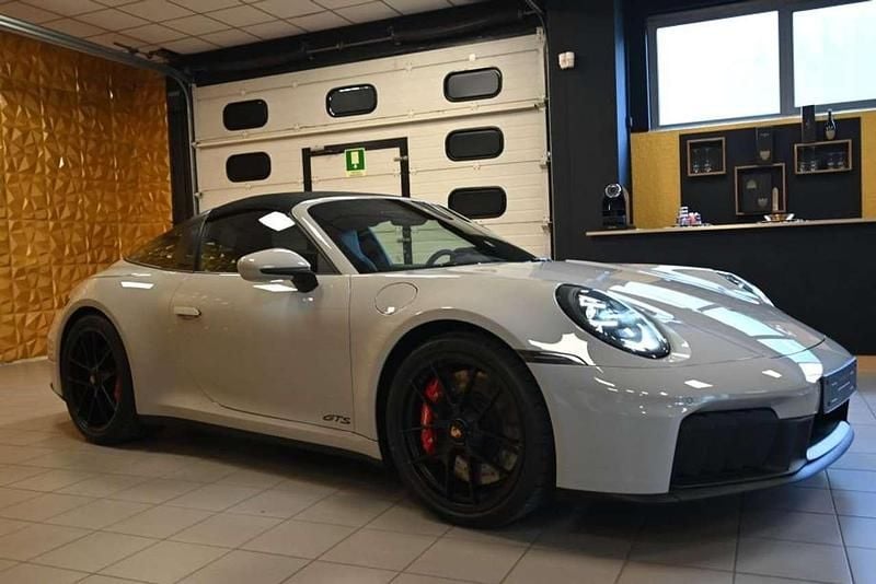Usata Porsche 911 Targa 4 Chrono 541 CV (397 kW) 2026 Grigio gesso kreide/pelle nera Cabrio