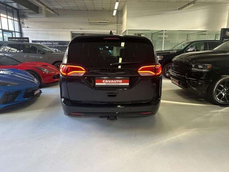 Usata Chrysler Pacifica Limited 287 CV (211 kW) 2018 Grigio SUV