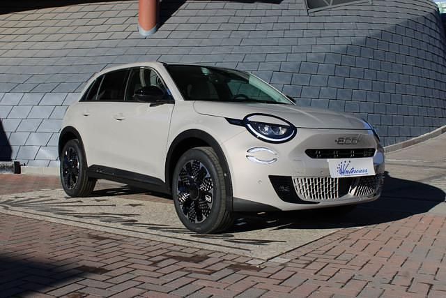 Nuova Fiat 600 La Prima 110 CV (80 kW) 2025 Beige SUV