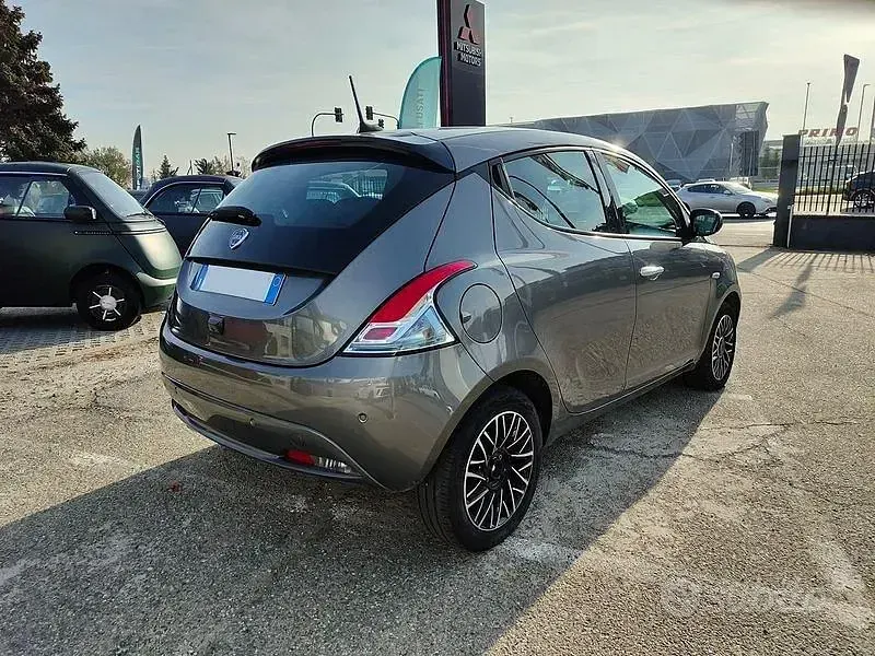 Usata Lancia Ypsilon S 69 CV (50 kW) 2024 Grigio Utilitaria