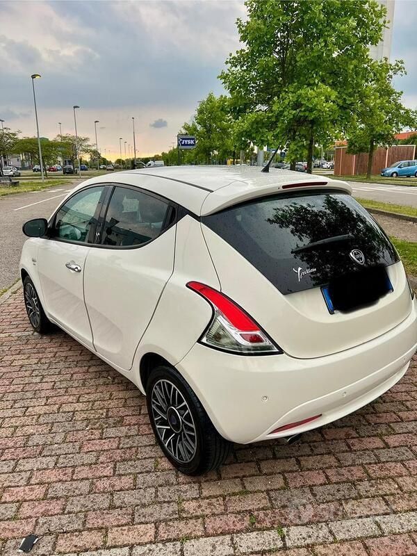 Usata Lancia Ypsilon S 95 CV (69 kW) 2015 Bianco Utilitaria