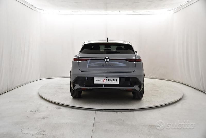 Usado Renault Megane E-Tech Evolution 160 kW (218 CV) 2023 Gris Berlina
