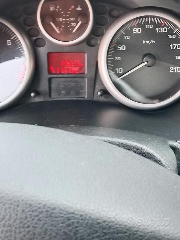 Usata Peugeot 206+ 60 CV (44 kW) 2011 Rosso Utilitaria