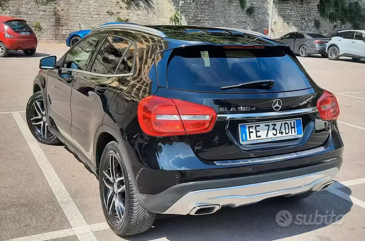 Usata Mercedes GLA180 109 CV (80 kW) 2018 Nero SUV