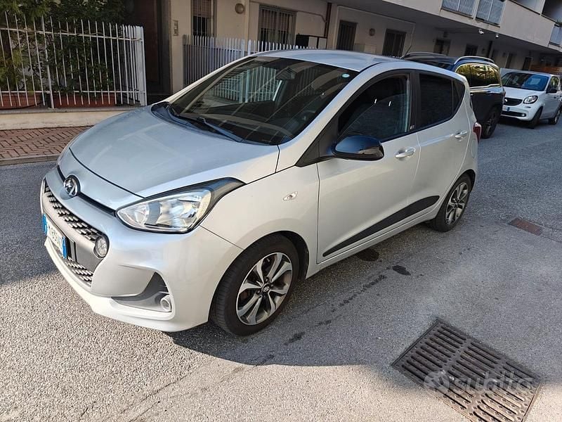 Grigio Usata 2018 Hyundai i10 GO! Due volumi | 9800 € (Buon prezzo) - Immagine 1/4