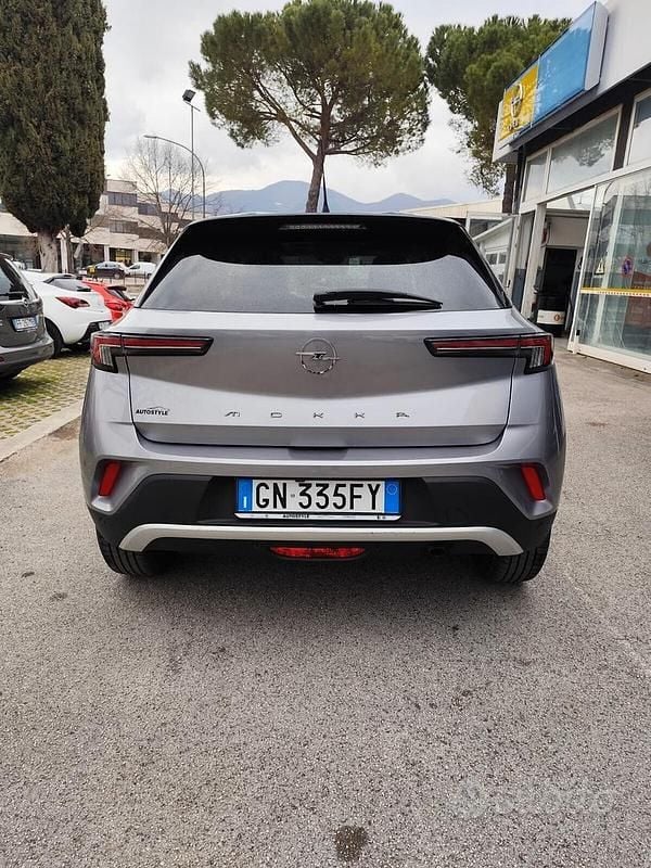Usata Opel Mokka Elegance 101 CV (74 kW) 2023 Grigio SUV