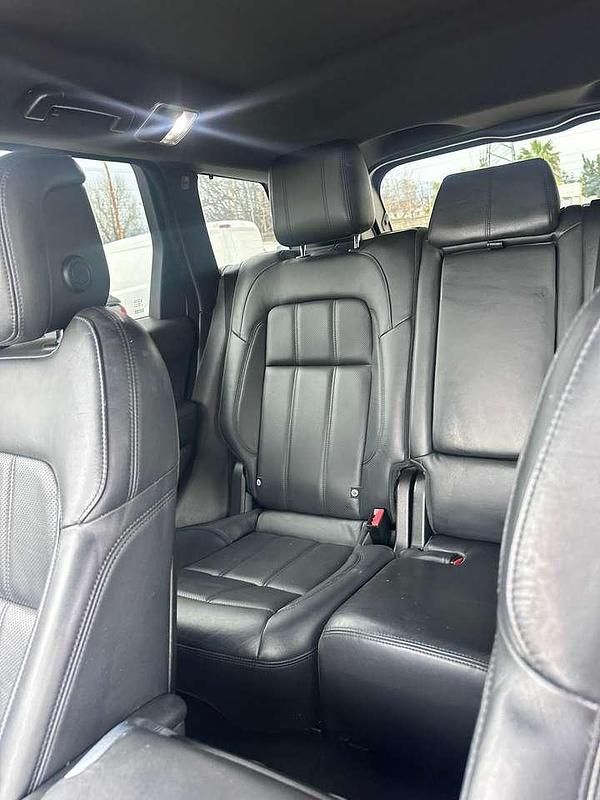 Käytetty Land Rover Range Rover Sport SE 249 HP (183 kW) 2018 Musta Katumaasturi