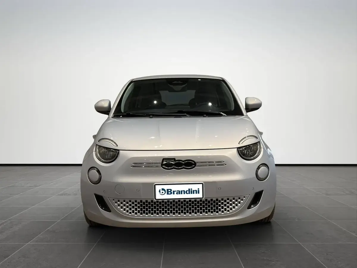 Usata Fiat 500e Tech 42 kW (58 CV) 2025 Celestial blue Utilitaria