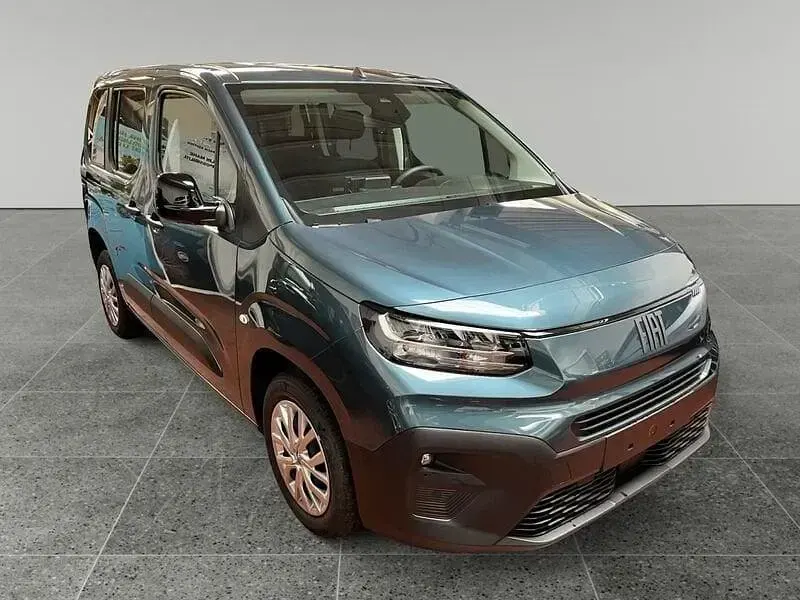 Usata Fiat Doblò 102 CV (75 kW) 2024 Blu Monovolume