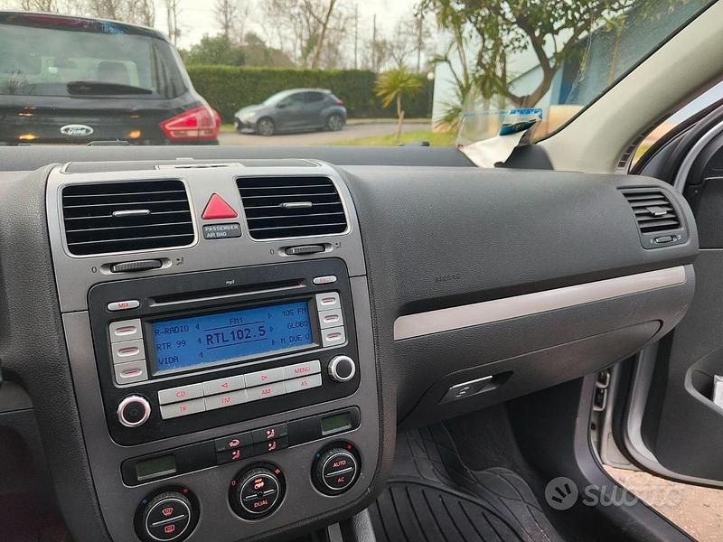 Usata VW Golf V 105 CV (77 kW) 2007 Grigio