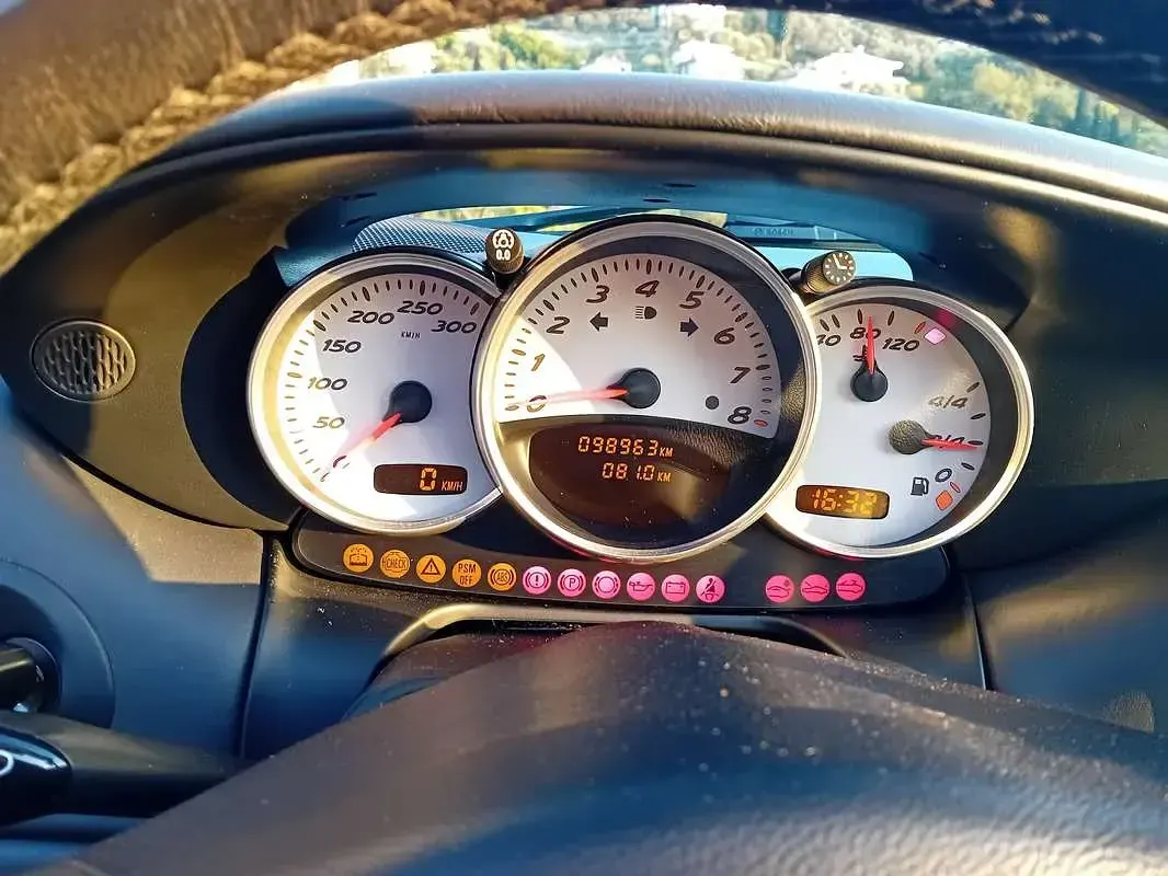Usata Porsche 986 Boxster 252 CV (185 kW) 2001 Grigio Cabrio